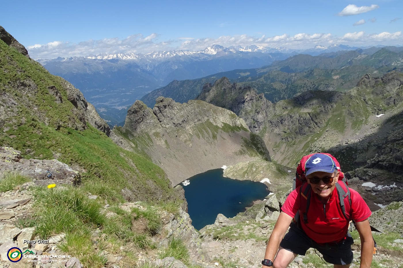 57 Il ripido impegnativo canalino finalmente termina e sono alla Bocchetta Paradiso (2457 m).JPG